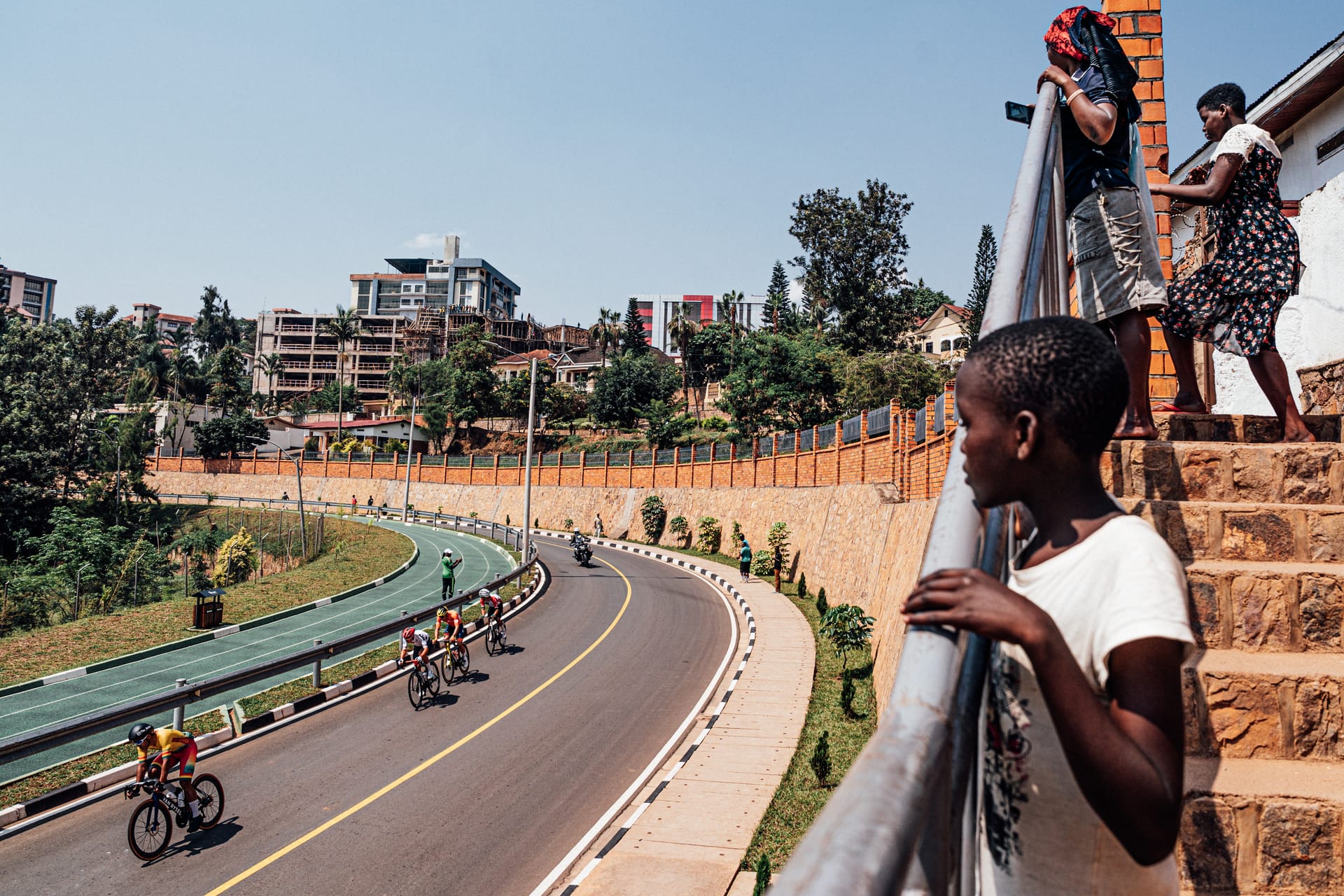 Rwanda World Championships - crowd watching the race through Kigali